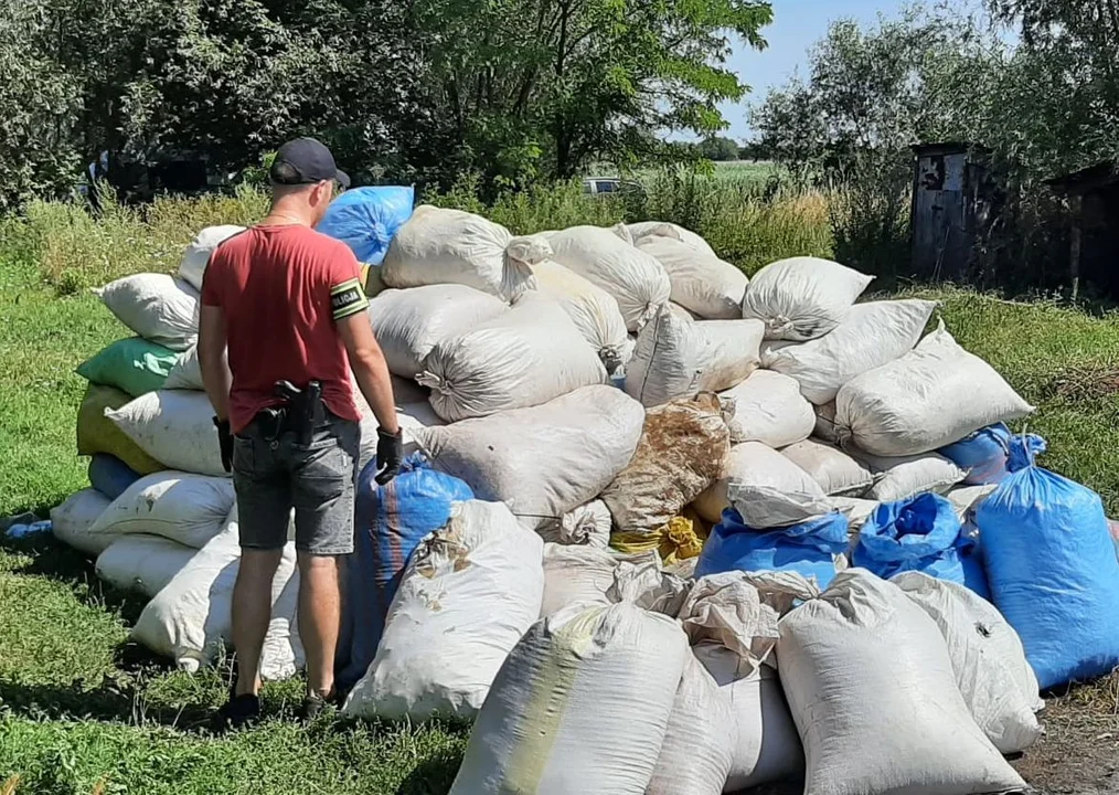 Policjanci znaleźli na jej poddaszu nielegalny tytoń