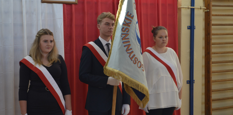 Inauguracja roku szkolnego w szkołach ponadgimnazjalnych. Uhonorowano... - Zdjęcie główne