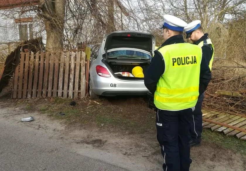 Kompletnie pijany potrącił matkę z niemowlęciem. Są zarzuty dla kierowcy - Zdjęcie główne