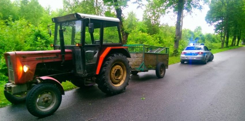 Pijany traktorzysta szarżował na drodze. Nie miał "prawka" od 10 lat - Zdjęcie główne