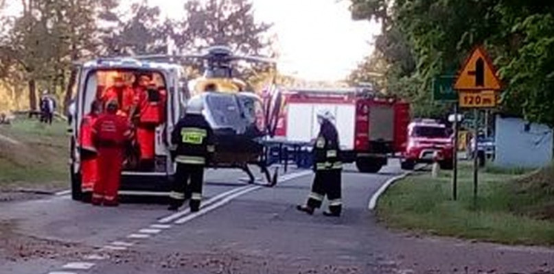 Śmiertelny wypadek! Samochód wbił się w drzewa, nie żyje kierowca - Zdjęcie główne