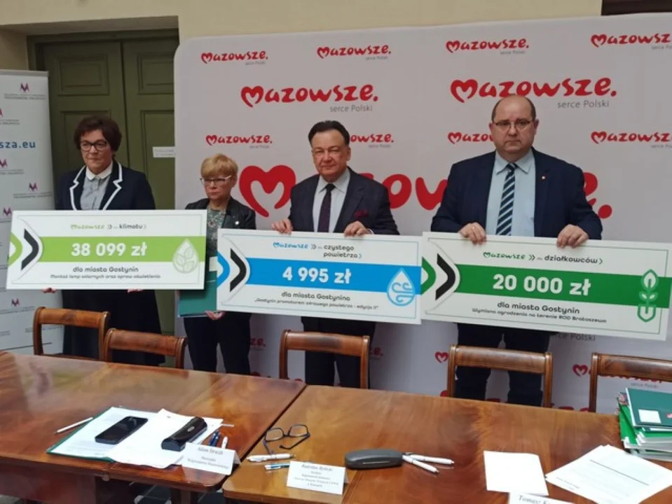 Dofinansowanie dla Gostynina. Są środki m.in. na montaż lamp solarnych - Zdjęcie główne