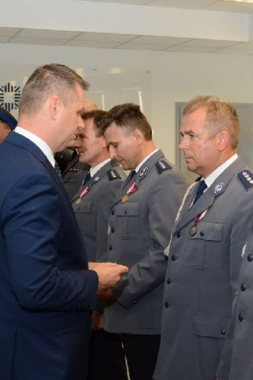 Złoty Medal za Długoletnią Służbę dla gostynińskiego policjanta - Zdjęcie główne