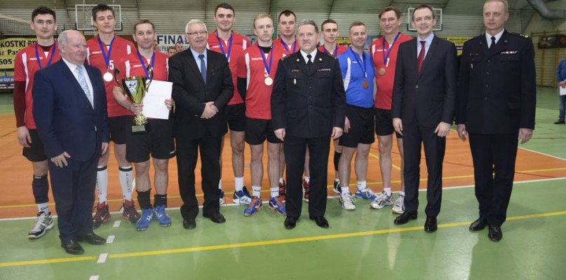 Gostynińscy strażacy na podium, Piotr Czerwiński najlepszym rozgrywającym! - Zdjęcie główne