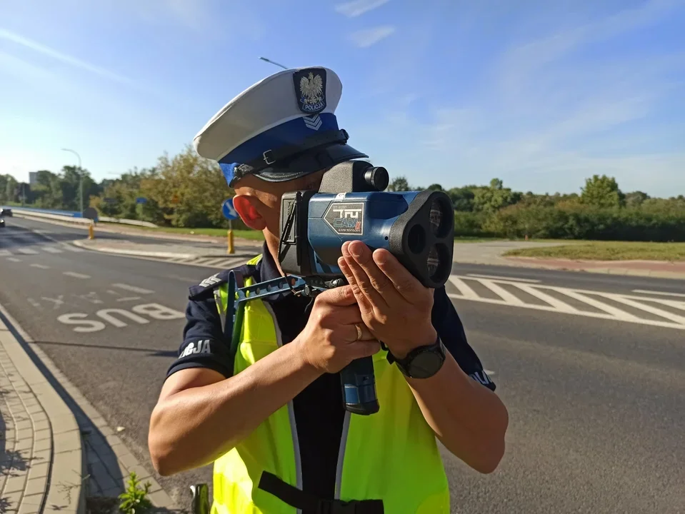 Pędził przez miasto i stracił prawo jazdy. Dostał kilkutysięczny mandat - Zdjęcie główne