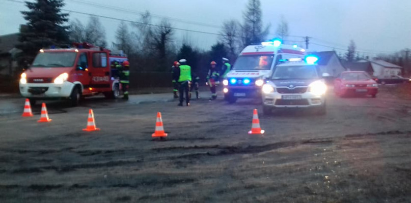 14-latek wybiegł zza autobusu i wpadł pod samochód  - Zdjęcie główne