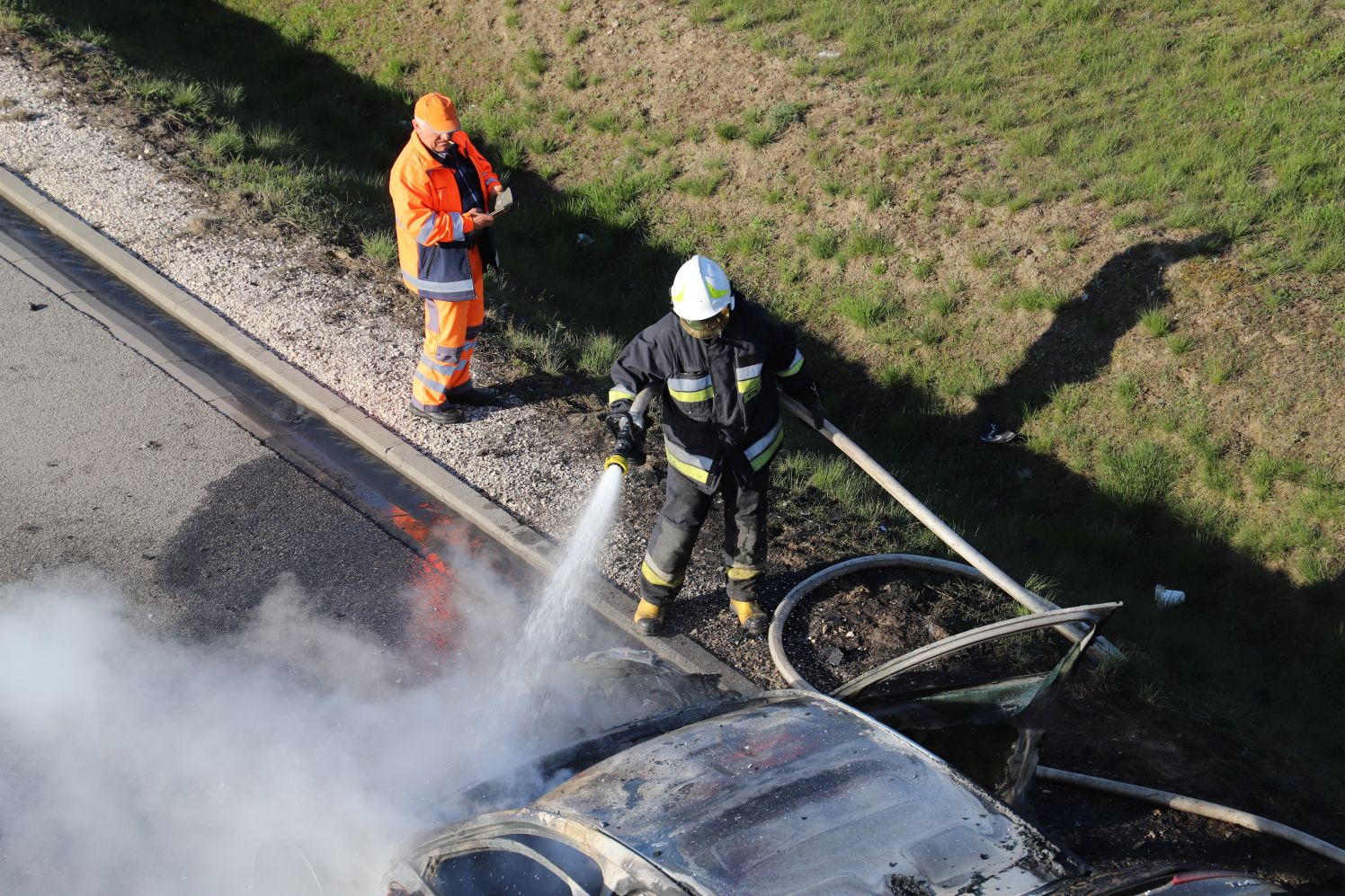 Na autostradzie pod Kutnem spłonął samochód osobowy