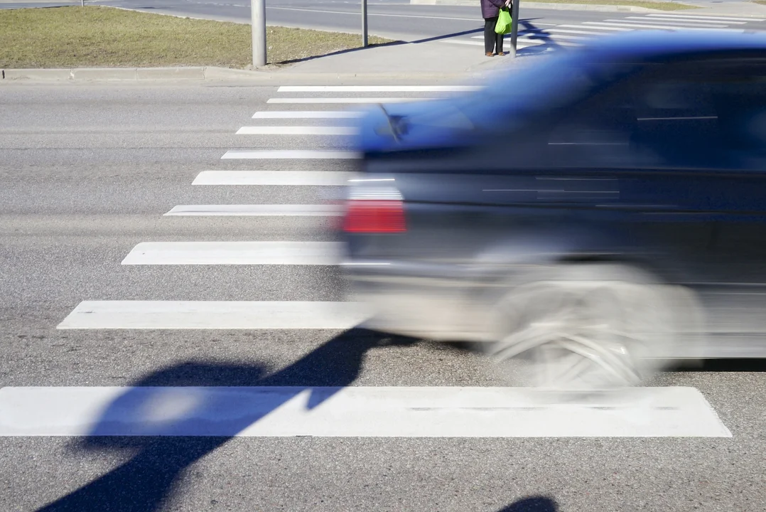 Pędził swoim BMW w terenie zabudowanym. Stracił prawo jazdy - Zdjęcie główne