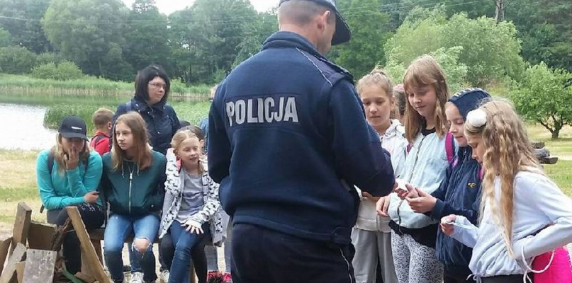 Najpierw pogadanka, a później ognisko z kiełbaskami - Zdjęcie główne