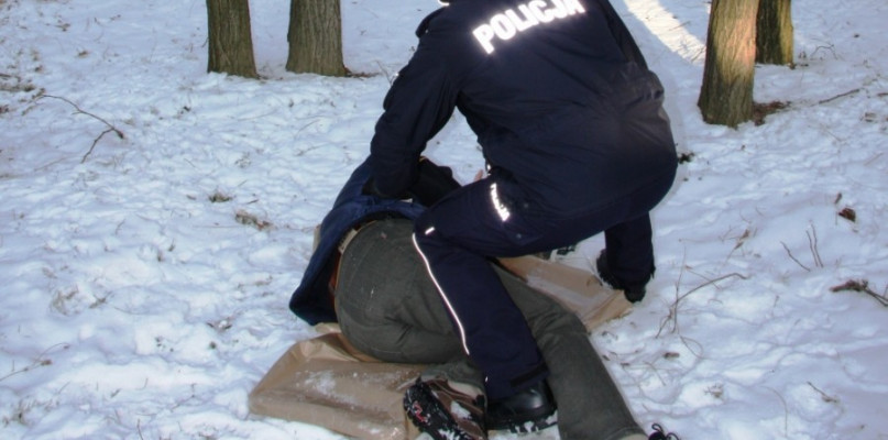 Zima trudnym okresem dla bezdomnych. Nie przechodź obojętnie  - Zdjęcie główne