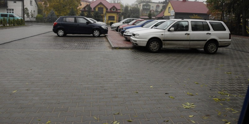 Zakończono budowę nowego chodnika i parkingu - Zdjęcie główne