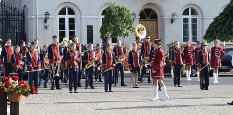 Miejska Orkiestra Dęta zagrała na Rynku [FOTO] - Zdjęcie główne