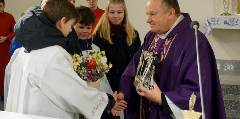 Od protestu po owacje: parafianie pożegnali proboszcza - Zdjęcie główne