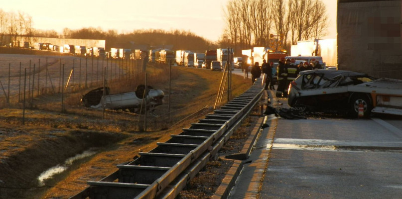 Wstrząsający karambol na A1. Mężczyzna spłonął w aucie - Zdjęcie główne