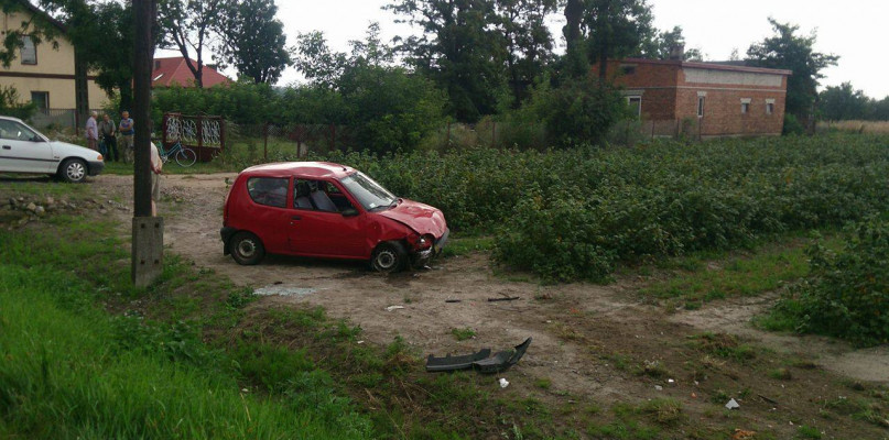 Wypadek w Sannikach. Jedna osoba w szpitalu - Zdjęcie główne