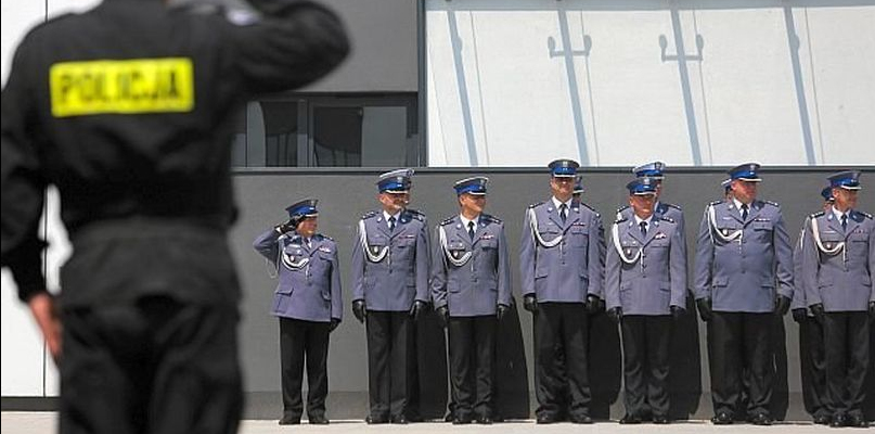 Obcokrajowcy w służbach mundurowych? Posłowie pochylą się nad petycją - Zdjęcie główne