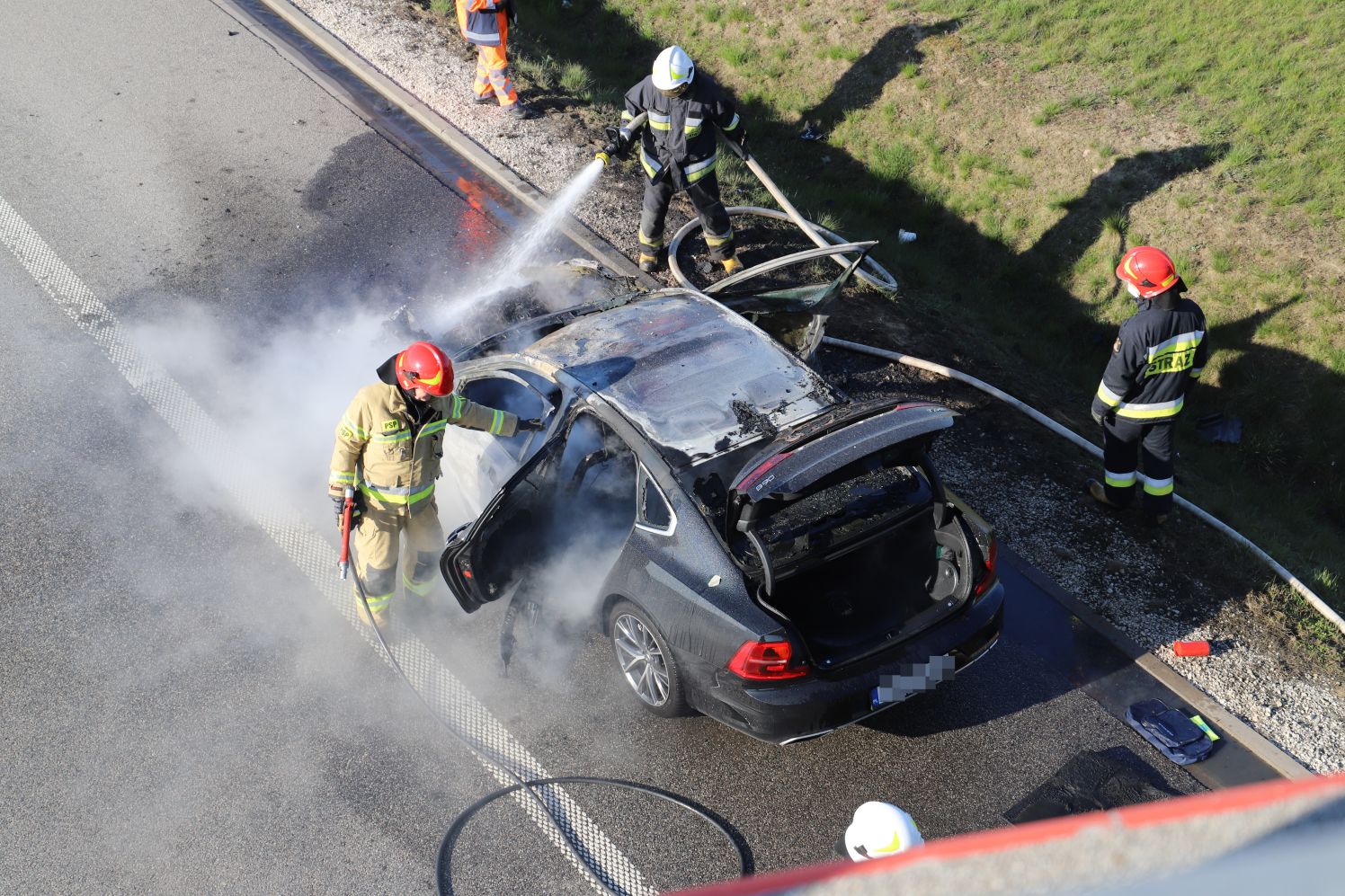 Na autostradzie pod Kutnem spłonął samochód osobowy