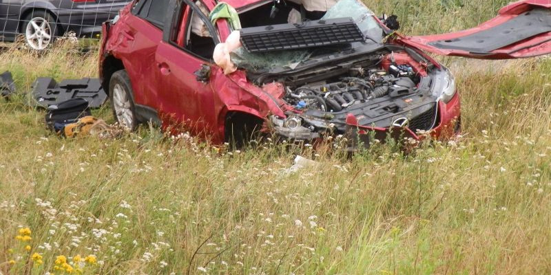 Wypadek na autostradzie. Ciężarna kobieta poważnie ranna, LPR w akcji - Zdjęcie główne