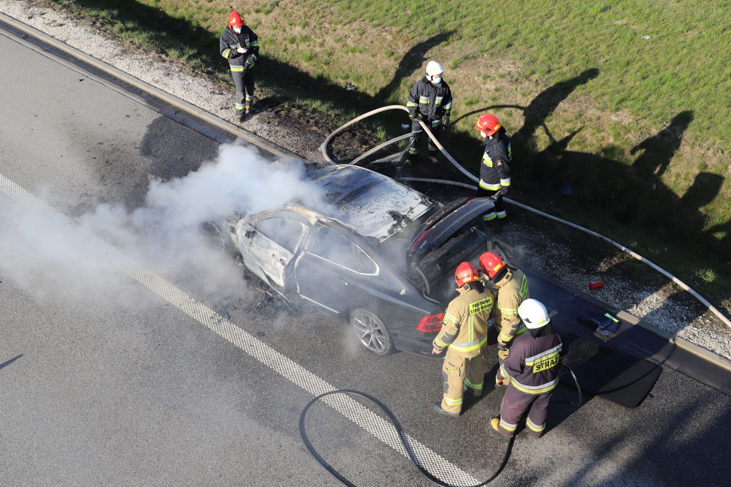 Na autostradzie pod Kutnem spłonął samochód osobowy