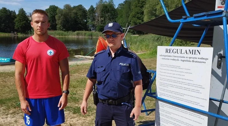 Policjanci skontrolowali miejskie kąpielisko. Mówili o bezpieczeństwie nad wodą - Zdjęcie główne