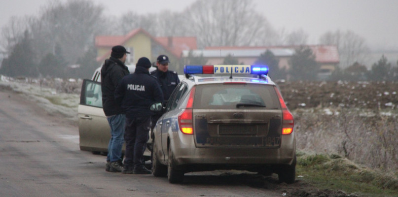 Tajemnicza śmierć pod Szczawinem: w rowie znaleziono zwłoki - Zdjęcie główne