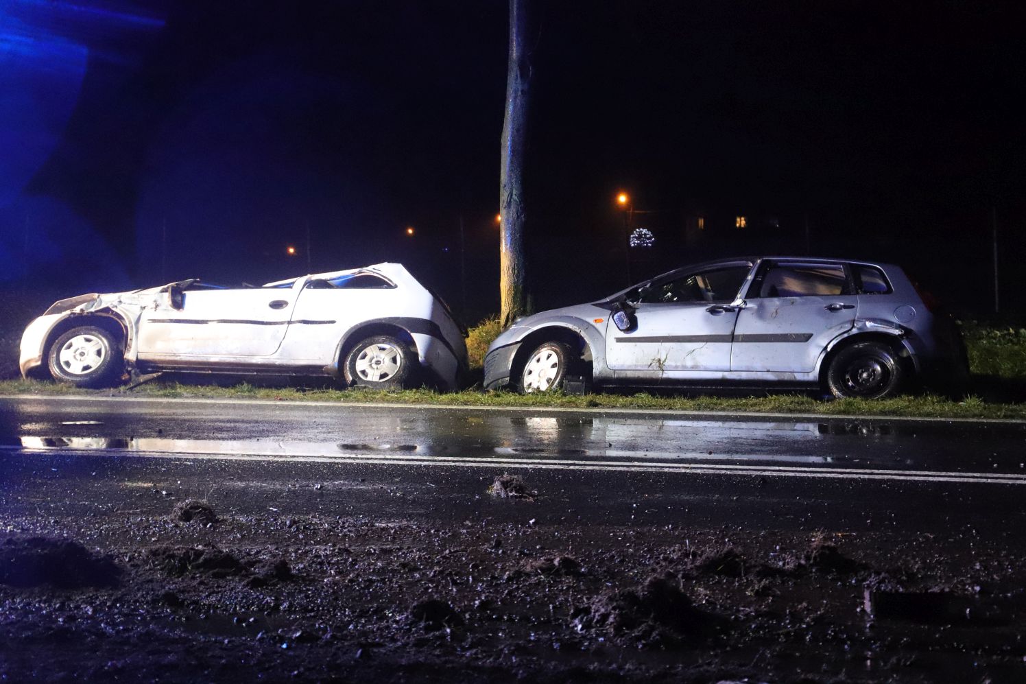 Wypadek z udziałem tira i dwóch osobówek między Kutnem a Gostyninem.