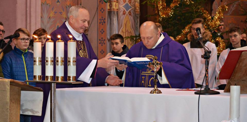 Parafianie powitali nowego proboszcza [FOTO] - Zdjęcie główne