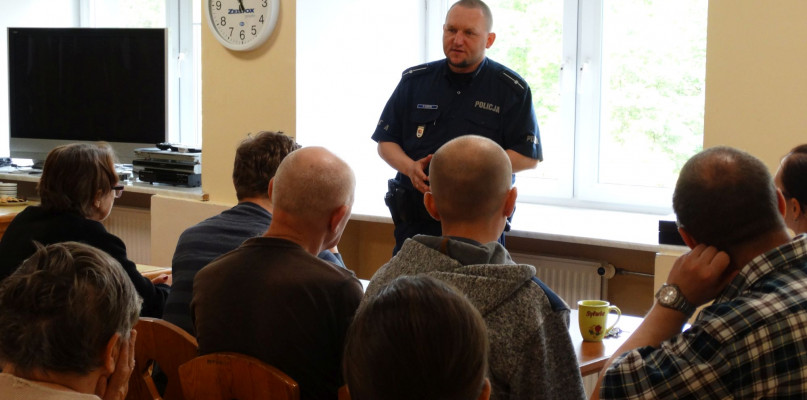 Policjanci z wizytą w Zalesiu - Zdjęcie główne