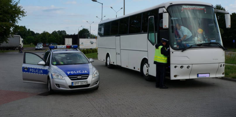 Wakacyjne kontrole autokarów - Zdjęcie główne