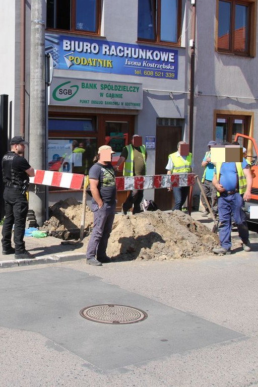 Makabryczne odkrycie w centrum Gostynina - Zdjęcie główne