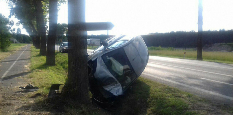 Auto w rowie, ranna kobieta. Próbowała ominąć kota? [FOTO] - Zdjęcie główne