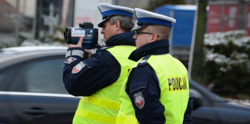 Pirat drogowy stracił "prawko". Mknął prawie 130 km/h w obszarze zabudowanym  - Zdjęcie główne