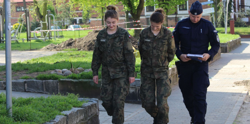 Uczniowie PUL-u wraz z policją patrolują miasto - Zdjęcie główne