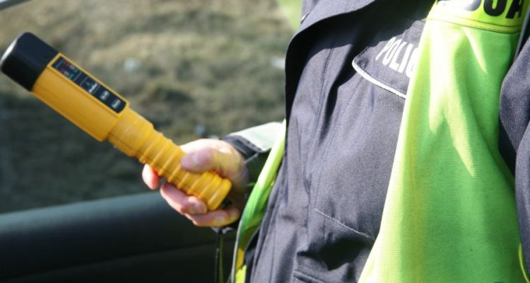 Policjanci sprawdzili kierowców, 54-latek jechał na podwójnym gazie - Zdjęcie główne