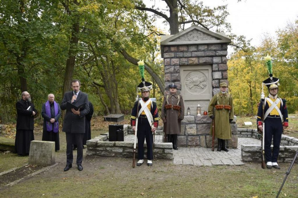 W hołdzie żołnierzom poległym w walkach niepodległościowych - Zdjęcie główne