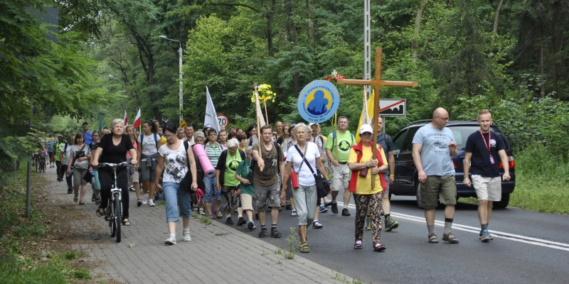 Na Jasną Górę przez Gostynin. Mieszkańcy i włodarze przywitali pielgrzymów  - Zdjęcie główne