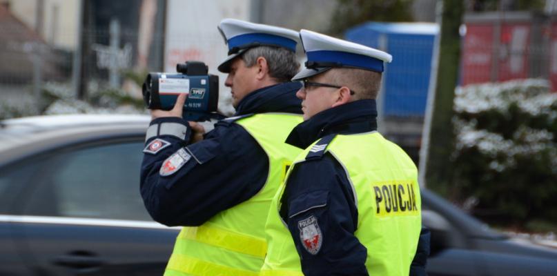 Ponad 100 km/h w terenie zabudowanym. Dwóch kierowców straciło "prawko" - Zdjęcie główne