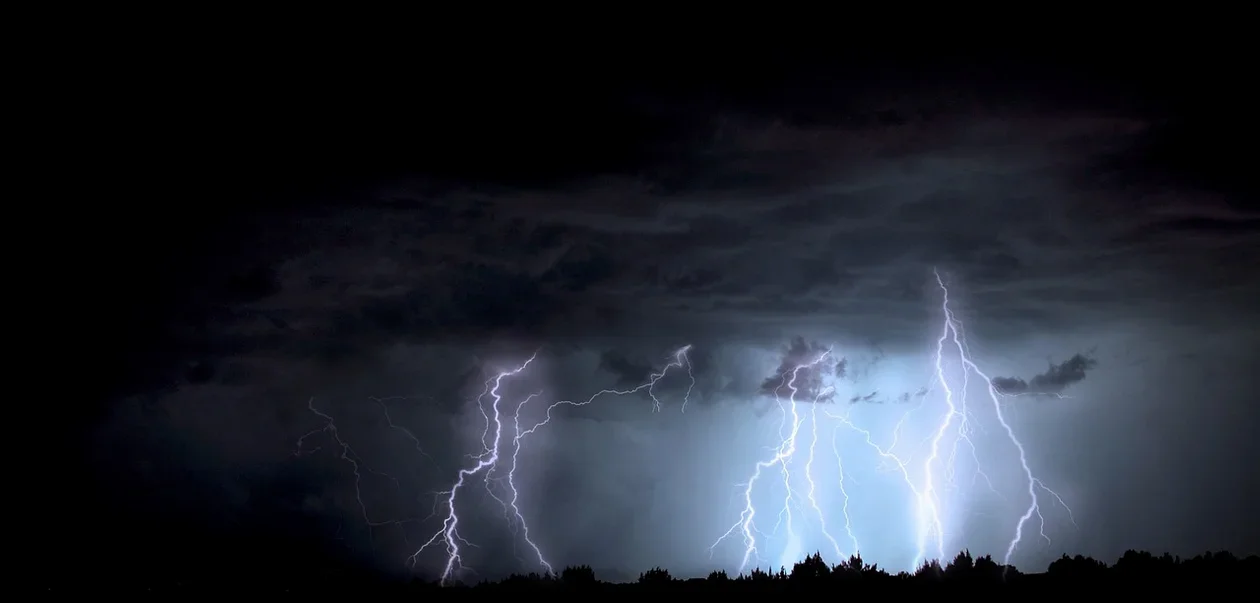 Uwaga na burze i grad! Jest ostrzeżenie meteorologiczne - Zdjęcie główne