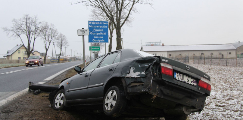 Auto w rowie, kierowca pijany: dosłownie na granicy powiatów [ZDJĘCIA] - Zdjęcie główne