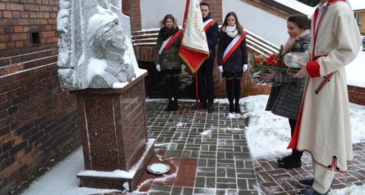 Licealiści z LO uczcili pamięć swojego patrona - Zdjęcie główne