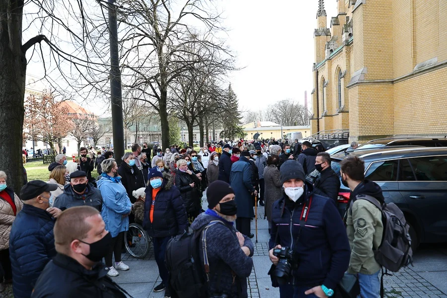 Pogrzeb Krzysztofa Krawczyka odbył się 5 kwietnia na cmentarzu w Grotnikach