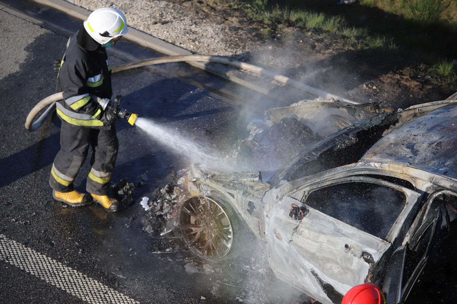 Na autostradzie pod Kutnem spłonął samochód osobowy