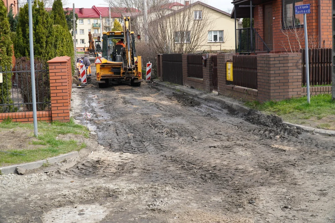 Trwa przebudowa gostynińskich dróg. Modernizacja ul. Marcinkowskiego na finiszu - Zdjęcie główne