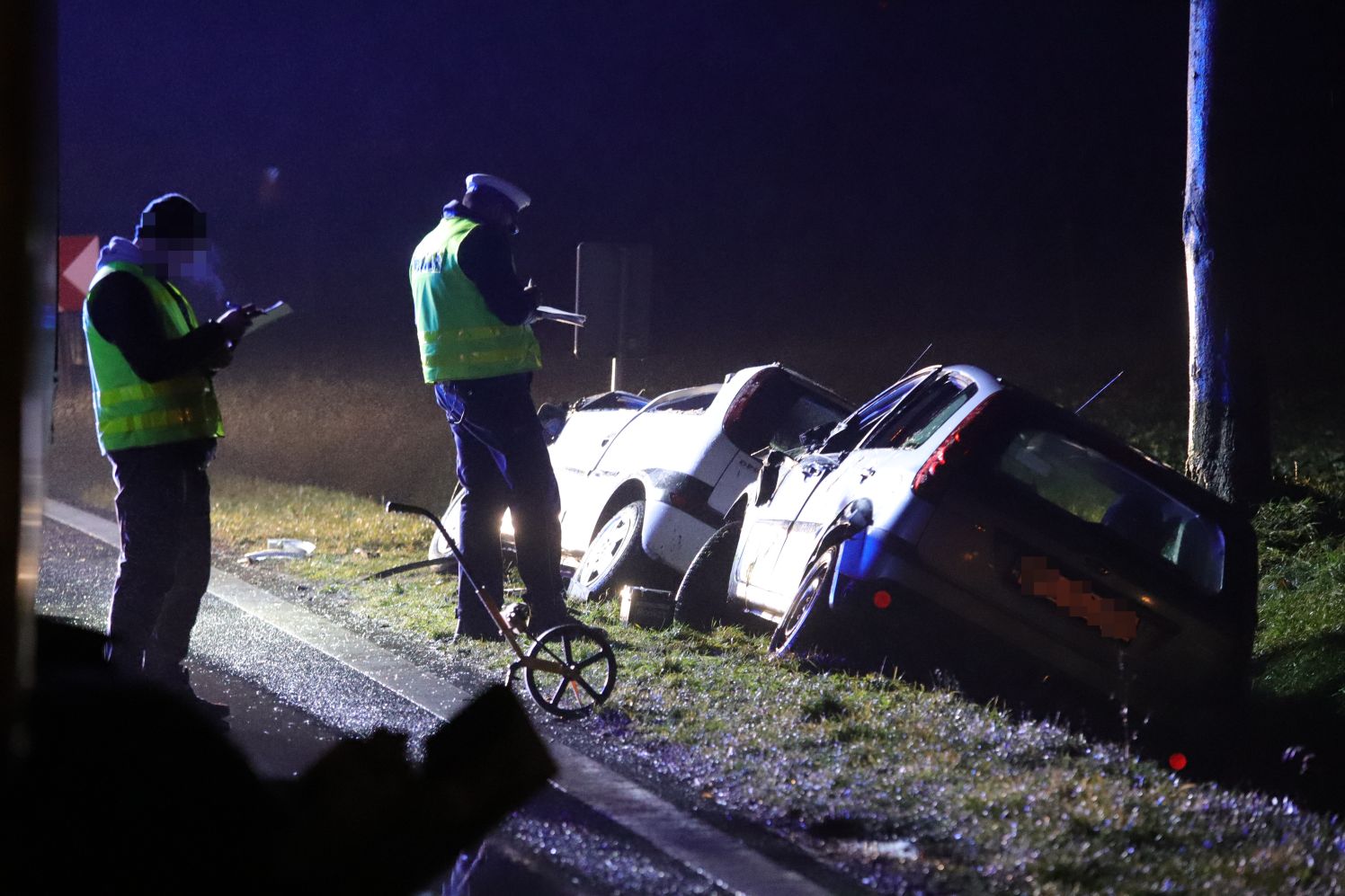 Wypadek z udziałem tira i dwóch osobówek między Kutnem a Gostyninem.