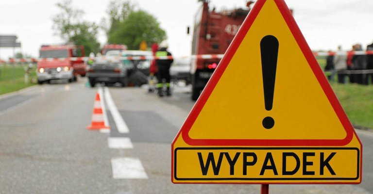 Wypadek w Grabinie: kierowca zmarł w szpitalu - Zdjęcie główne