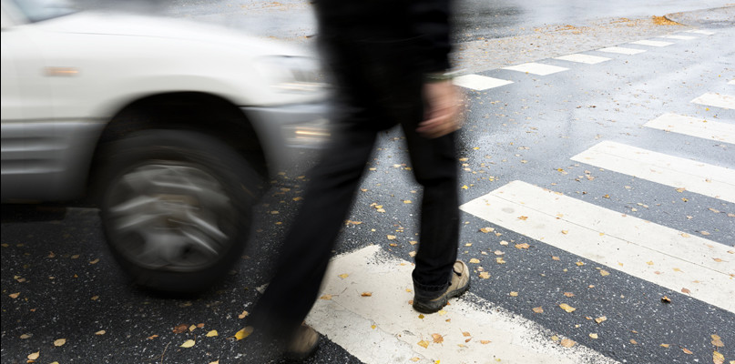 Trójka seniorów potrącona na przejściu dla pieszych. Sprawcą młoda kobieta - Zdjęcie główne