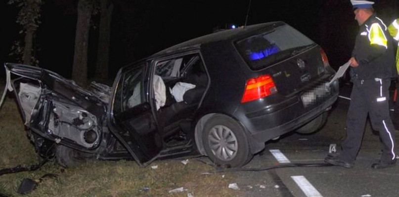 Kraksa na obwodnicy. Auto do kasacji, kierowca poszukiwany - Zdjęcie główne