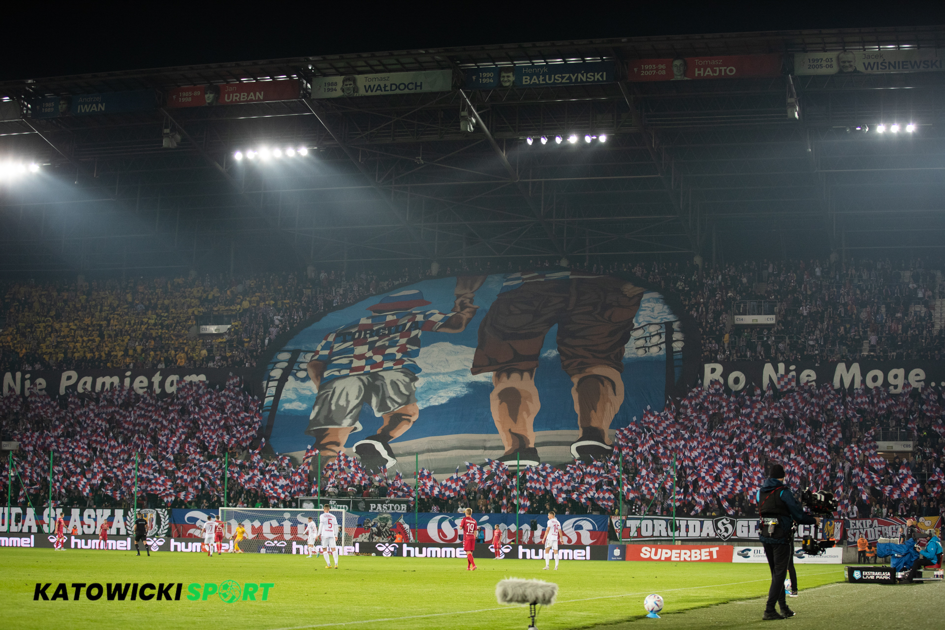 Podolski zachwycony kibicami Górnika. "Tak to powinno wyglądać" - Zdjęcie główne