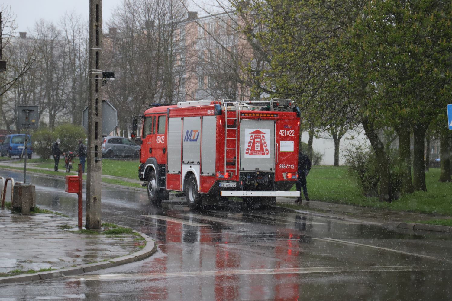 W Żychlinie doszło do kraksy z udziałem auta osobowego i motocykla