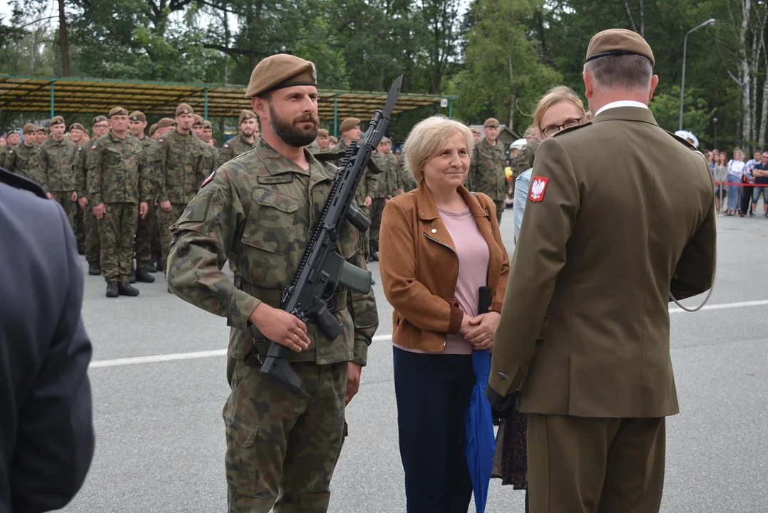 Żołnierze złożyli przysięgę. Szeregi terytorialsów bogatsze o 100 nowych ochotników [ZDJĘCIA] - Zdjęcie główne